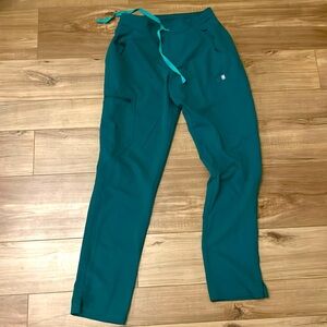 Women’s scrub pants fitted